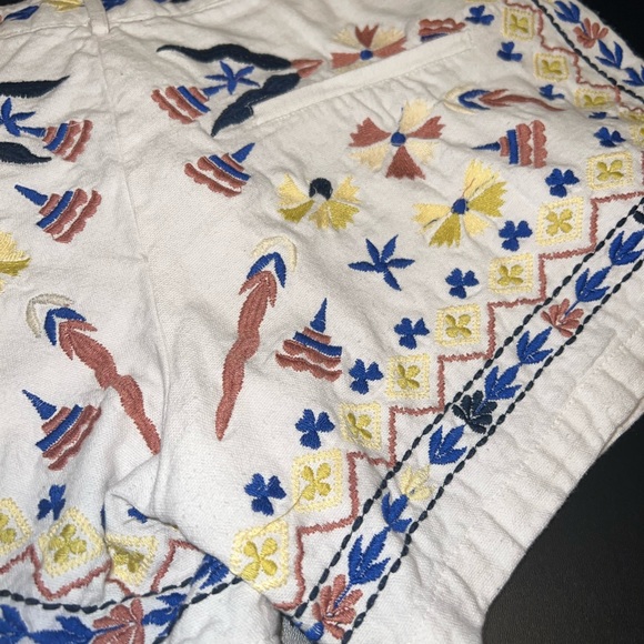 Mango Embroidered Mid Rise Chino Shorts W/ Pockets & Tassels Size 6 Like New - Picture 6 of 6